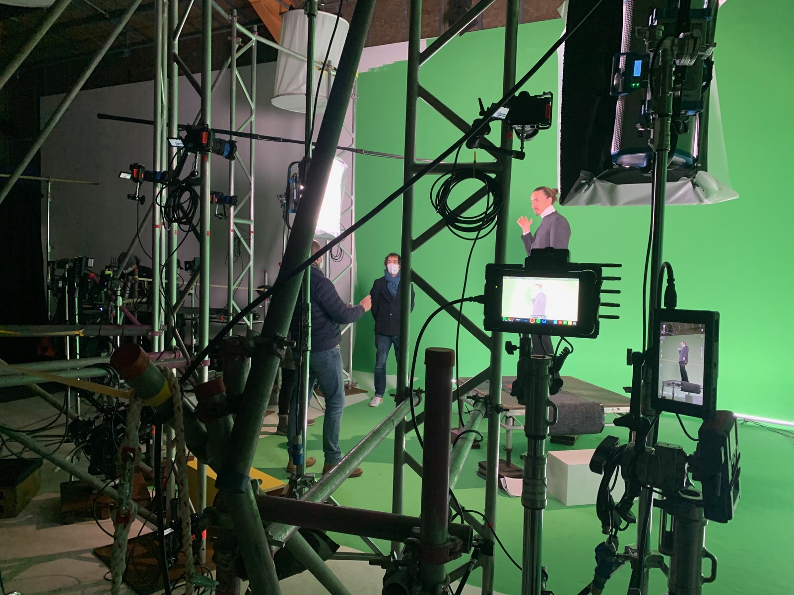 Monitoring the camera array